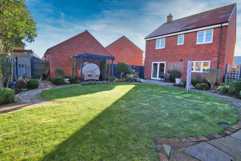 Top Farm Avenue, Navenby photo 4