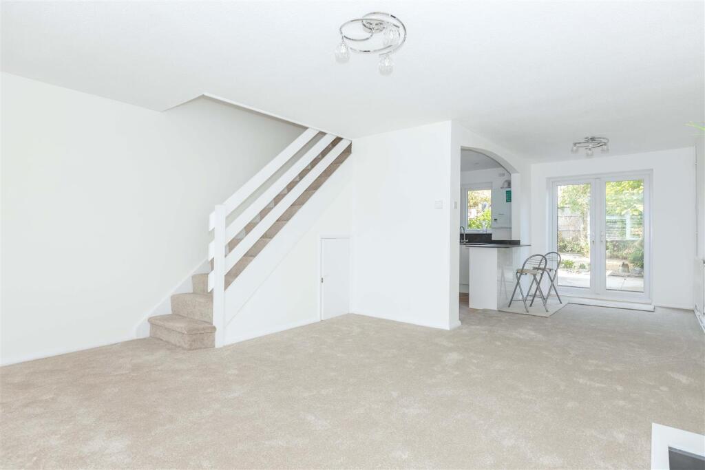 Chesley Close, Worthing photo 4