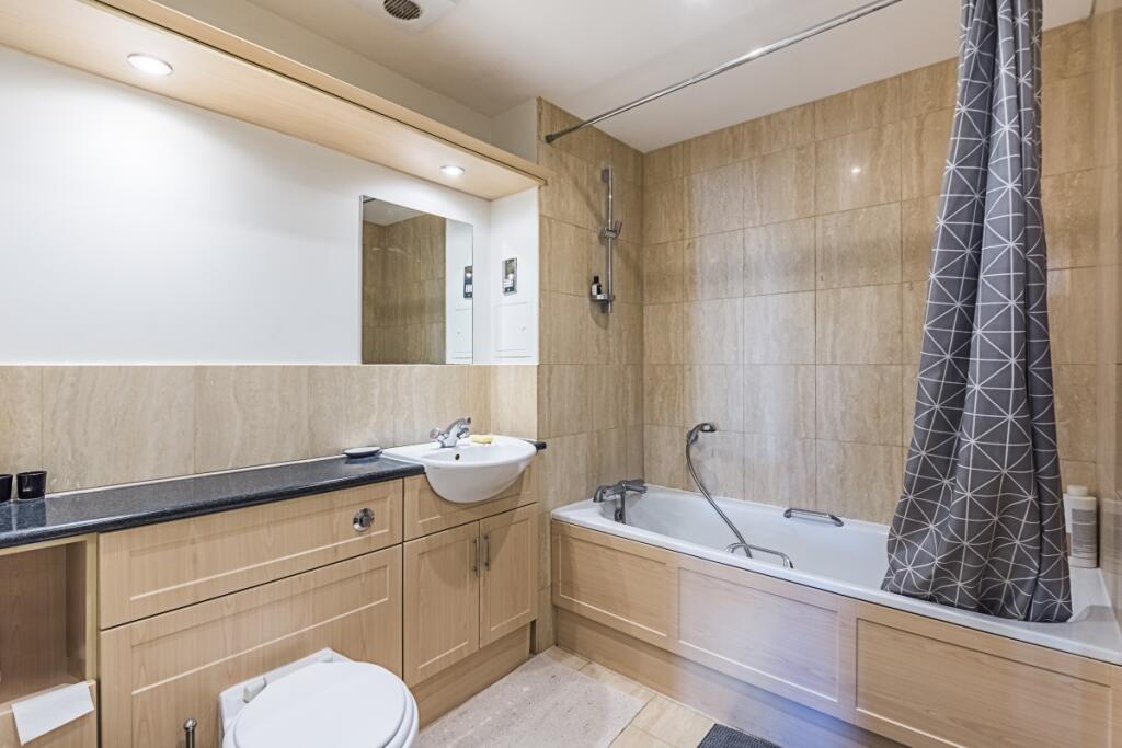 Apartment in London - View 5