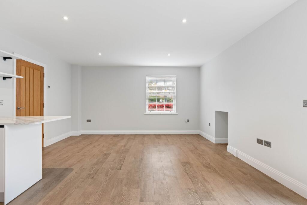House in East Hertfordshire, Hockerill, Bishop's Stortford - View 4