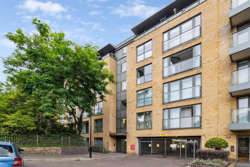 Main image of property: Gifford Street, London, N1
