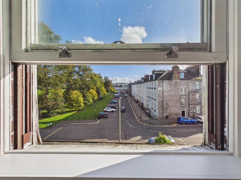 Apartment in Perth - View 2