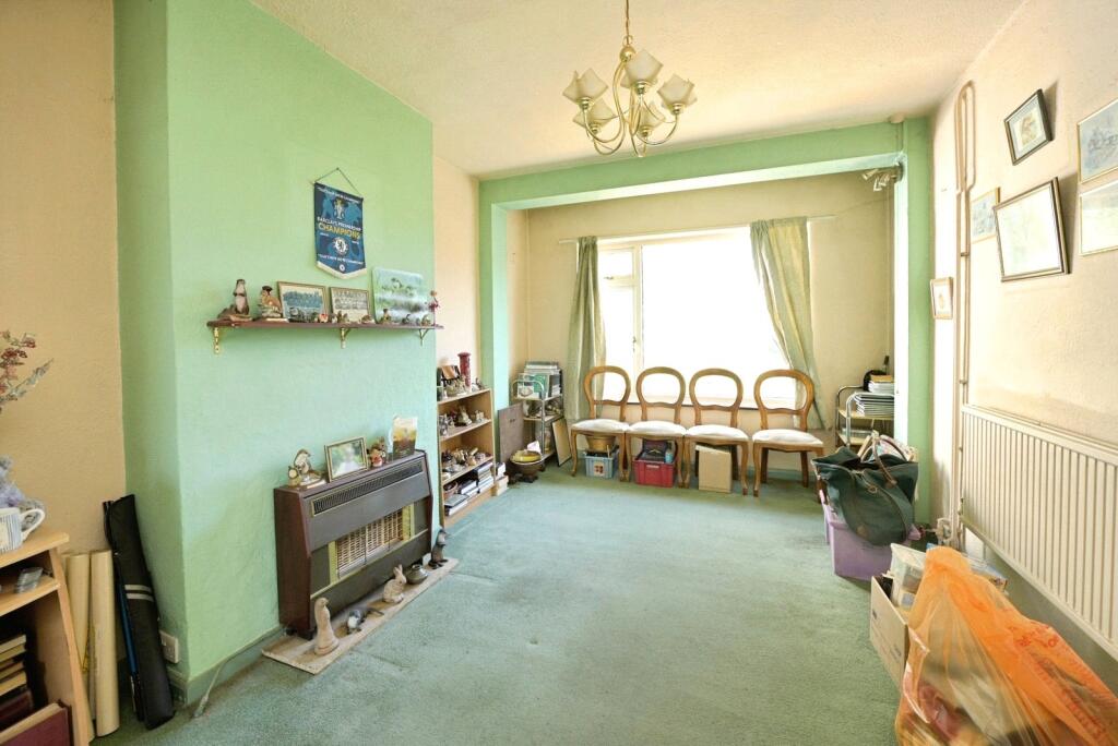 House in London, Collier Row - View 4