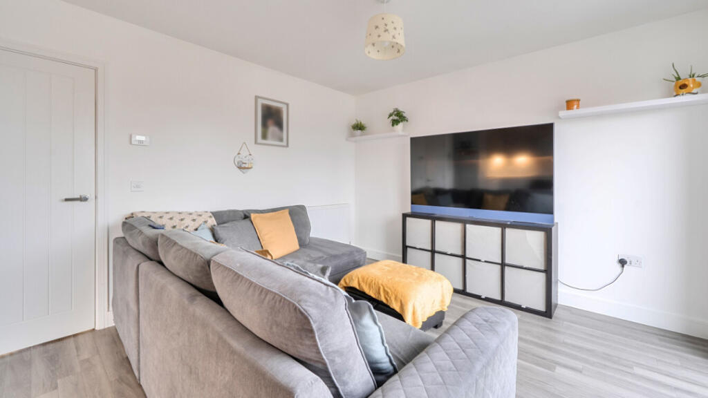 17 George Avenue, Milton Keynes, MK17 8WH - View 2