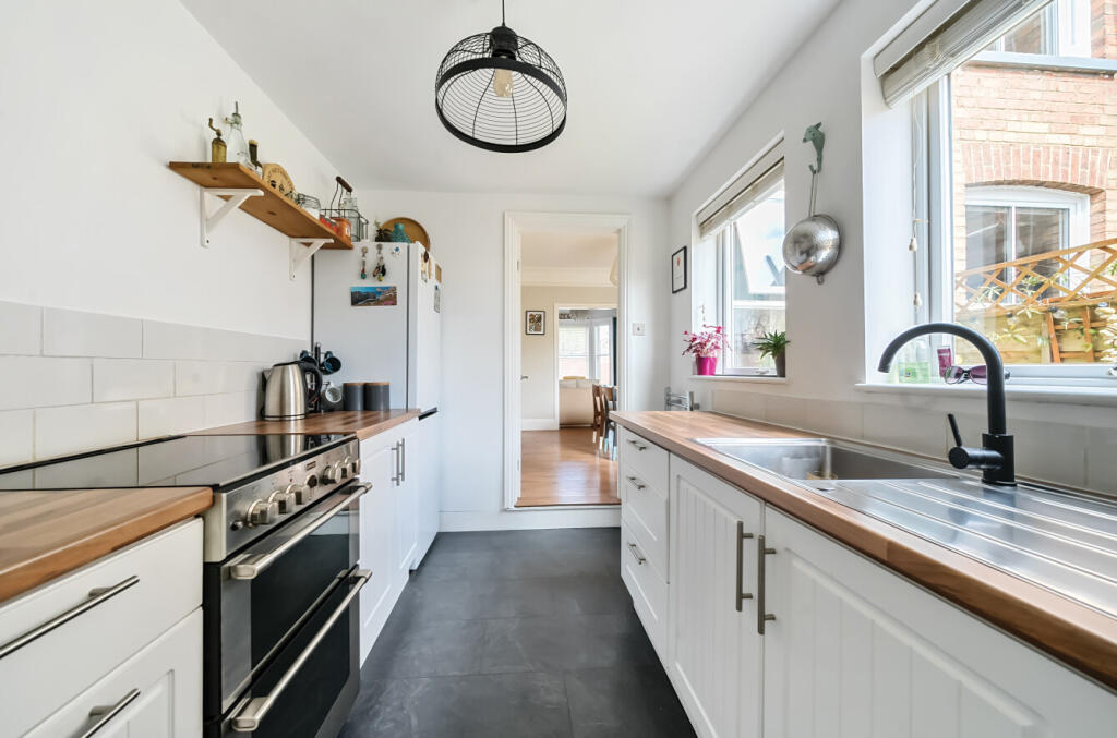 House in Dunstable, Central Bedfordshire - View 3