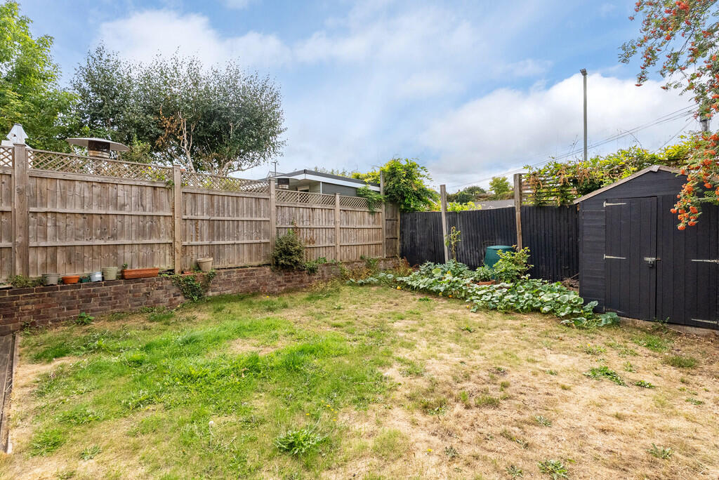 House in Mole Valley, Rose Hill, Dorking - View 5