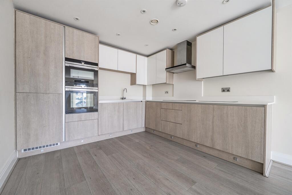 Apartment in Maidenhead, Fishery - View 2