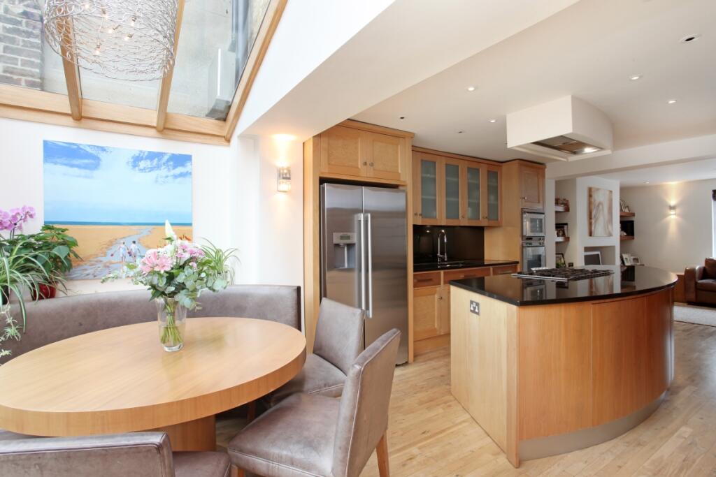 House in Slough - View 2
