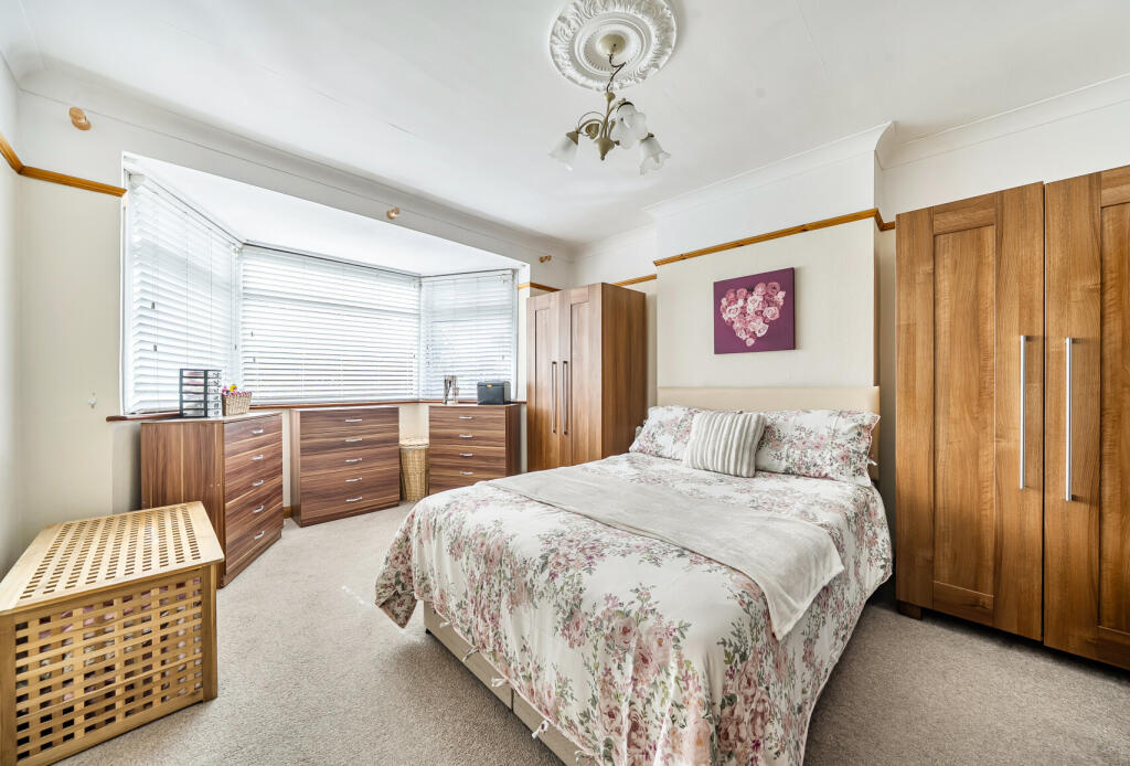 House in Sutton - View 5