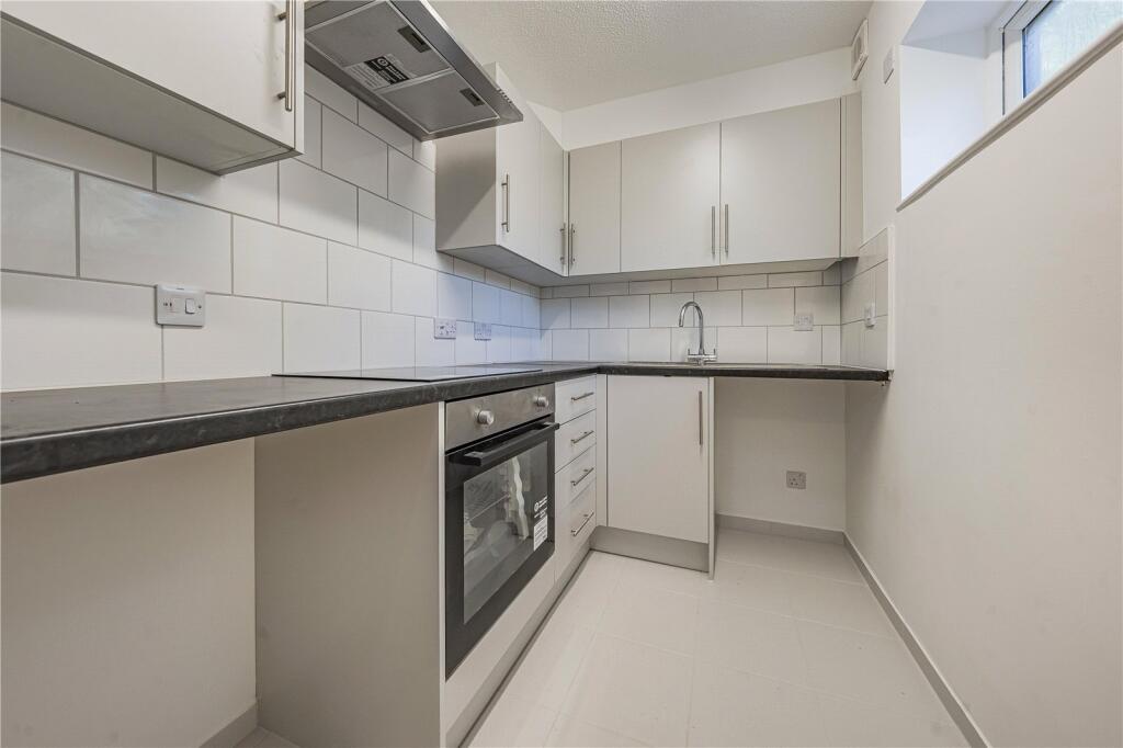 Apartment in London, Yiewsley - View 5