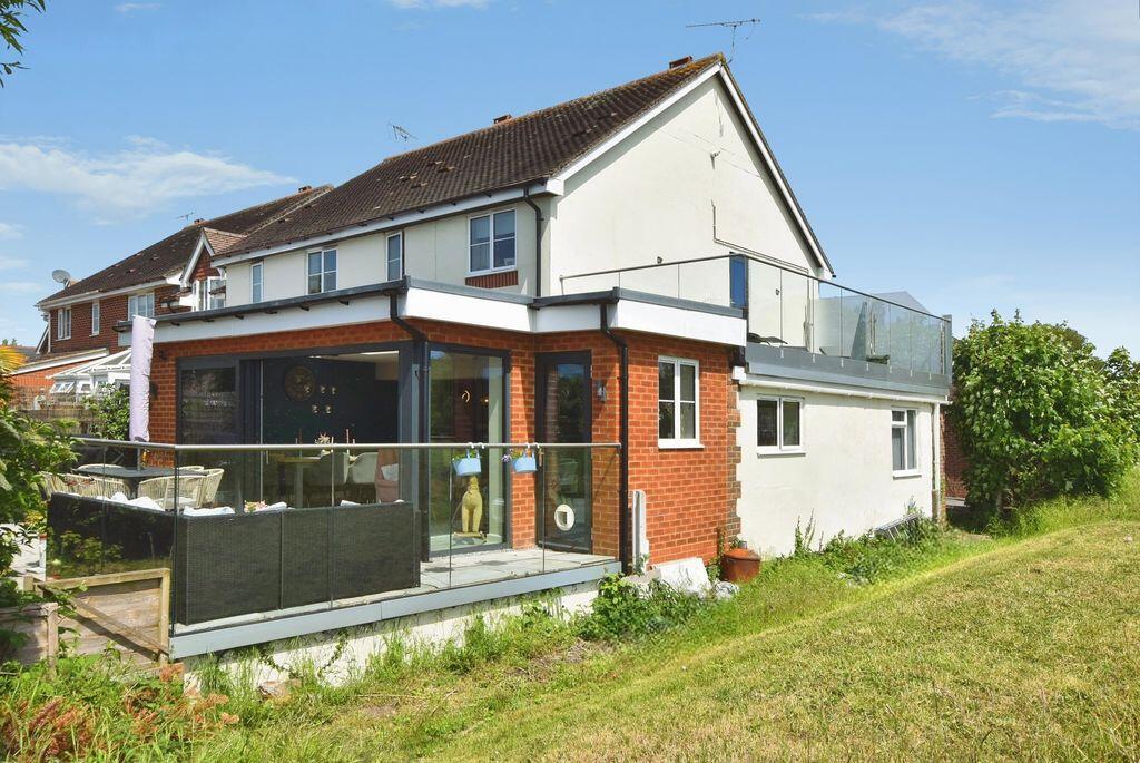 Green Lane, Downton                 ***VIDEO TOUR*** photo 4