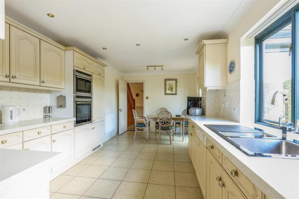 House in Gloucester - View 5