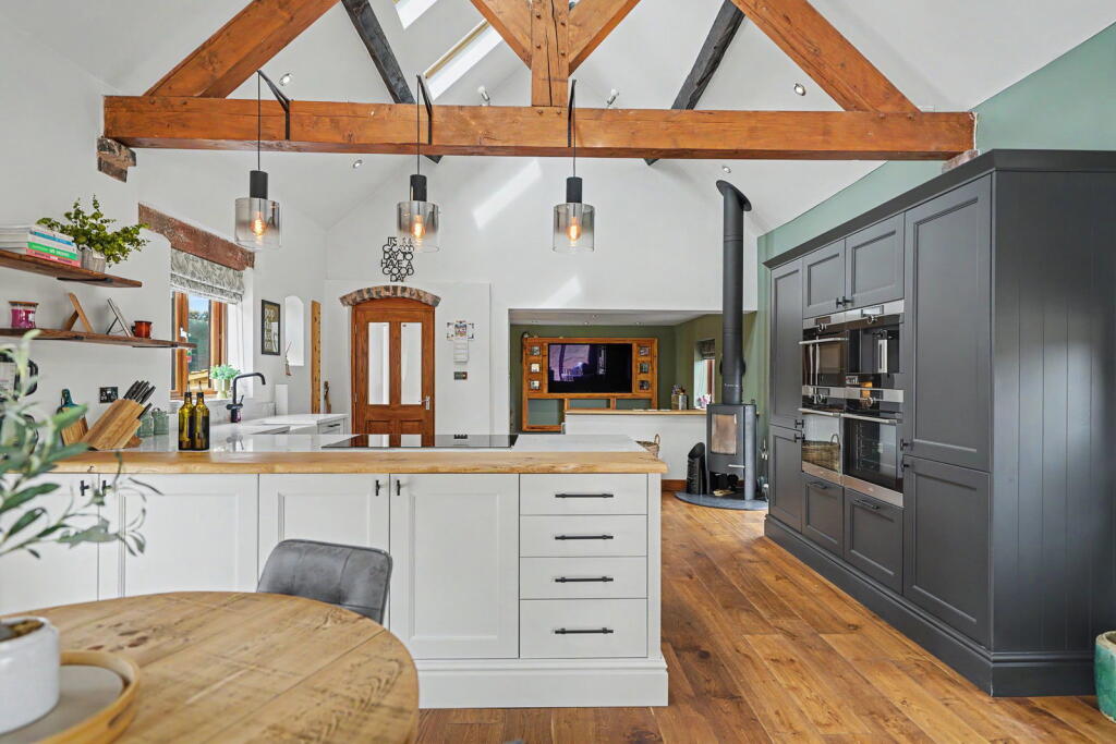 House in South Staffordshire, Kinver - More