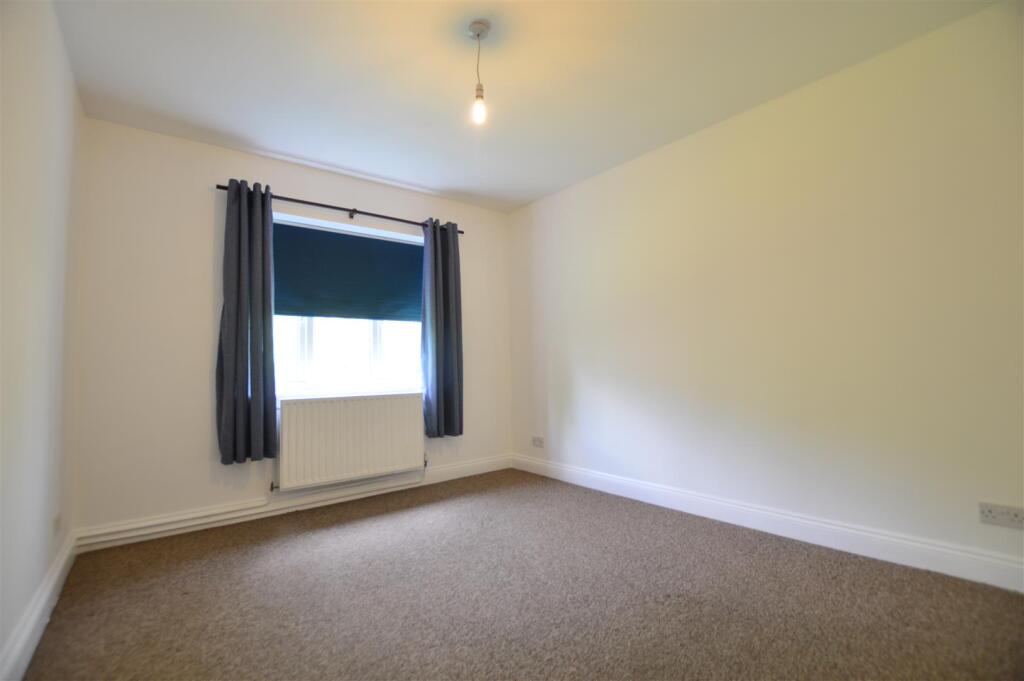 Apartment in Slough - View 5