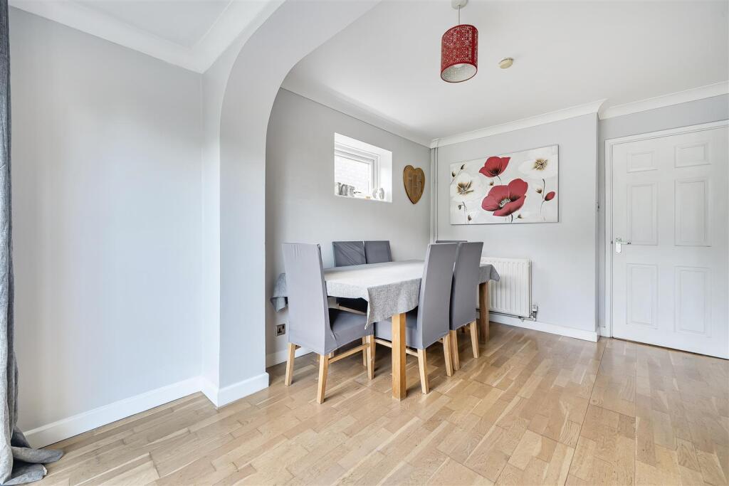 House in Bracknell, Hanworth - View 5