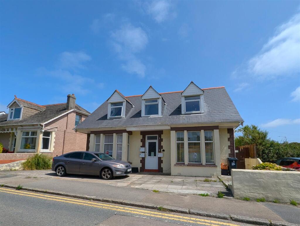 Main image of property: Edgcumbe Avenue, Newquay