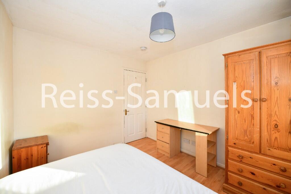 5 bedroom end of terrace house for rent