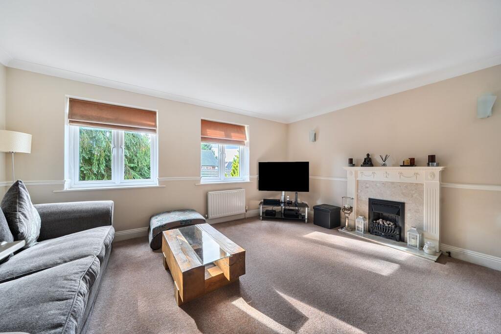 Bunce Drive, Caterham, CR3 photo 2