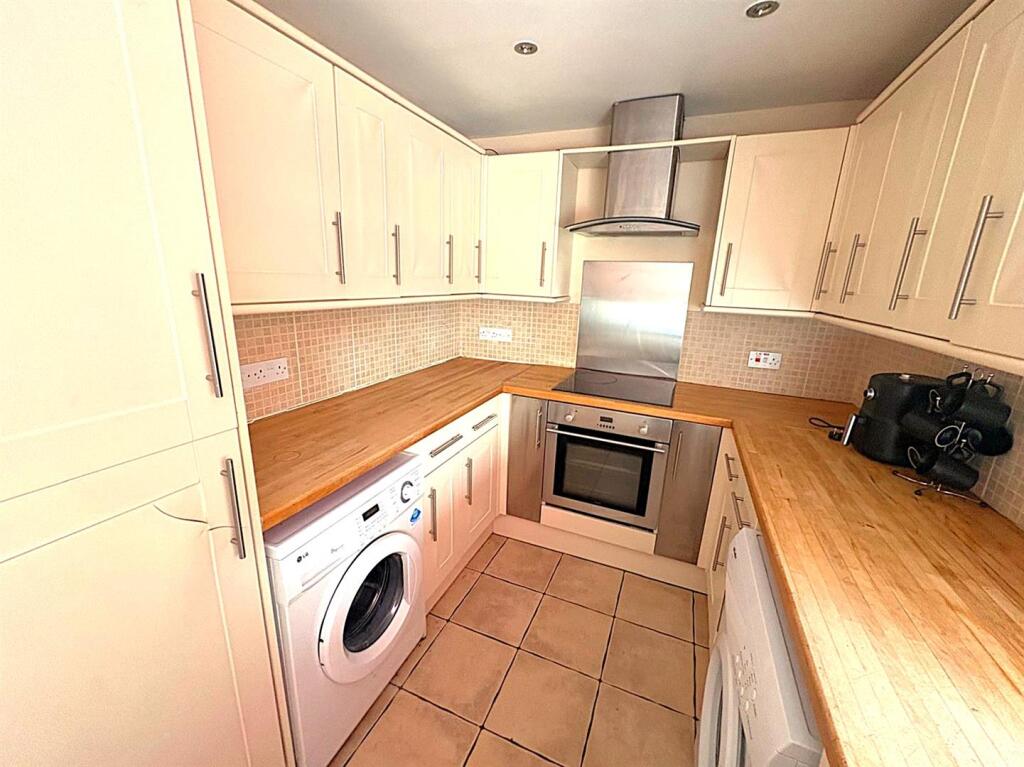 Apartment in Northampton, North Northamptonshire - View 4