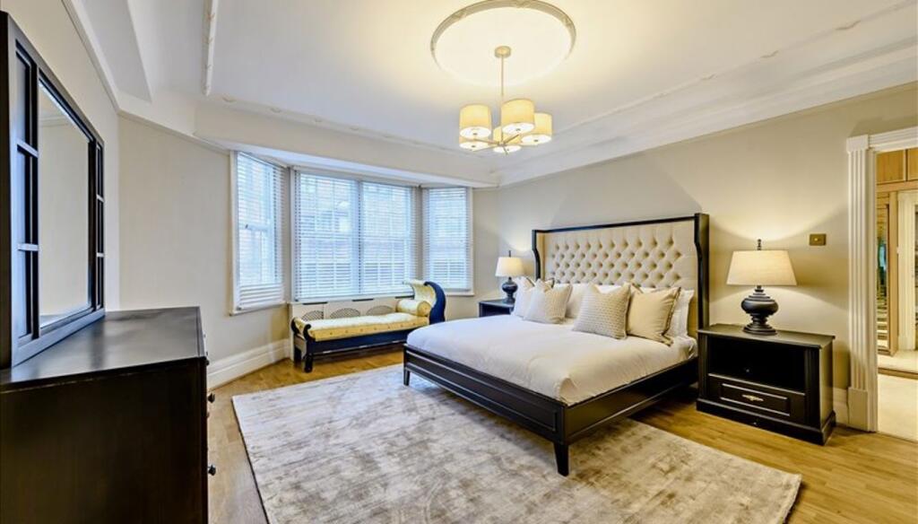 Main image of property: STUNNING, SPACIOUS FOUR BED FLAT IN ST JOHNS WOOD