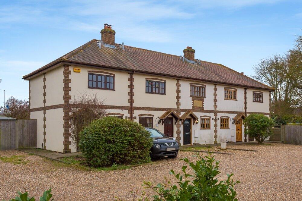 2-bed terraced on Mandeville Road, Aylesbury, £265,000