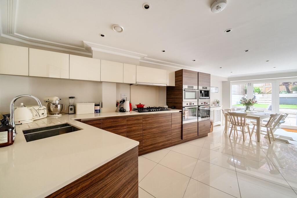 House in Slough - View 5