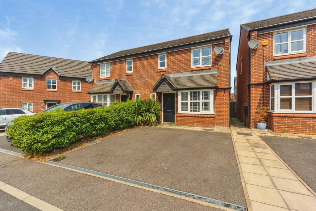 Main image of property: Weavers Gate, Hyde, SK14