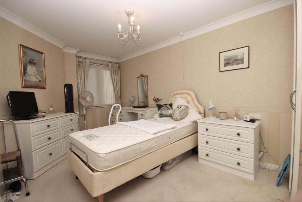 Peel House Lane, Widnes, WA8 photo 4