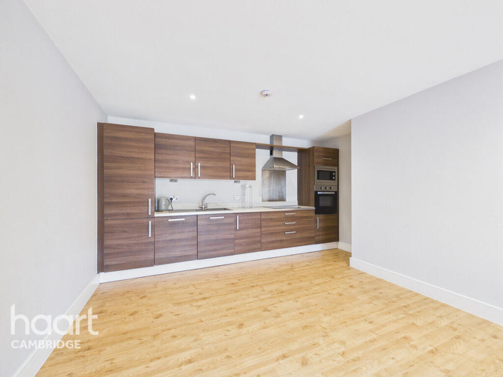 Apartment in Cambridge, Petersfield - View 5