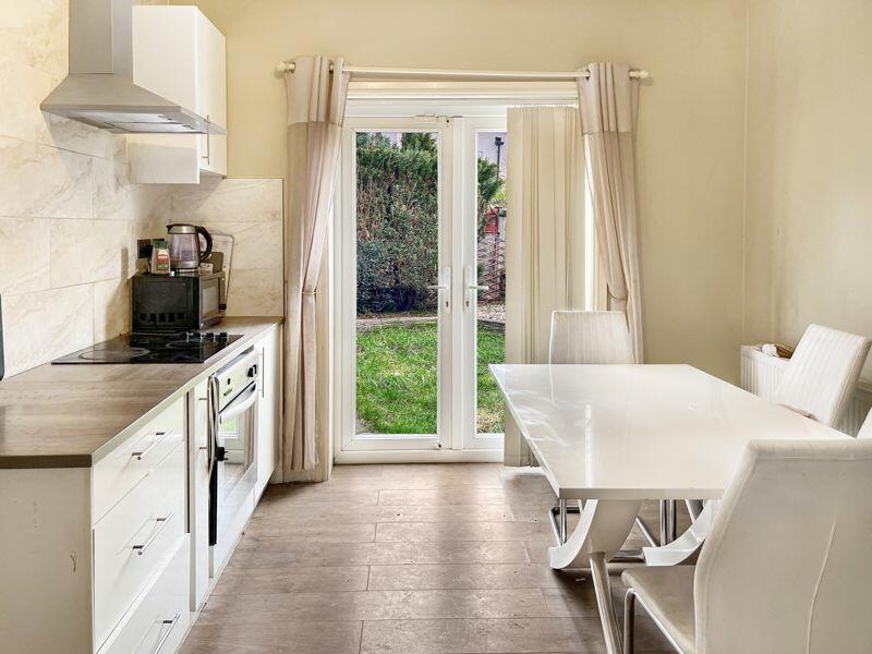 House in Leeds, Farsley - View 4