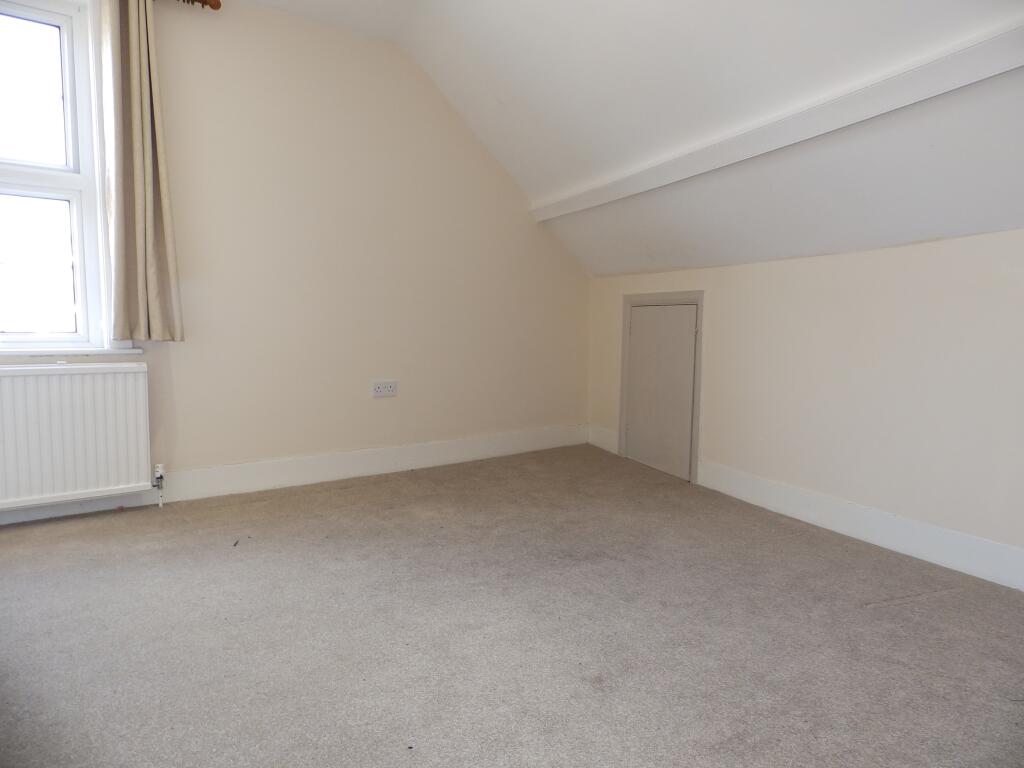 House in Tunbridge Wells, Hawkenbury - More