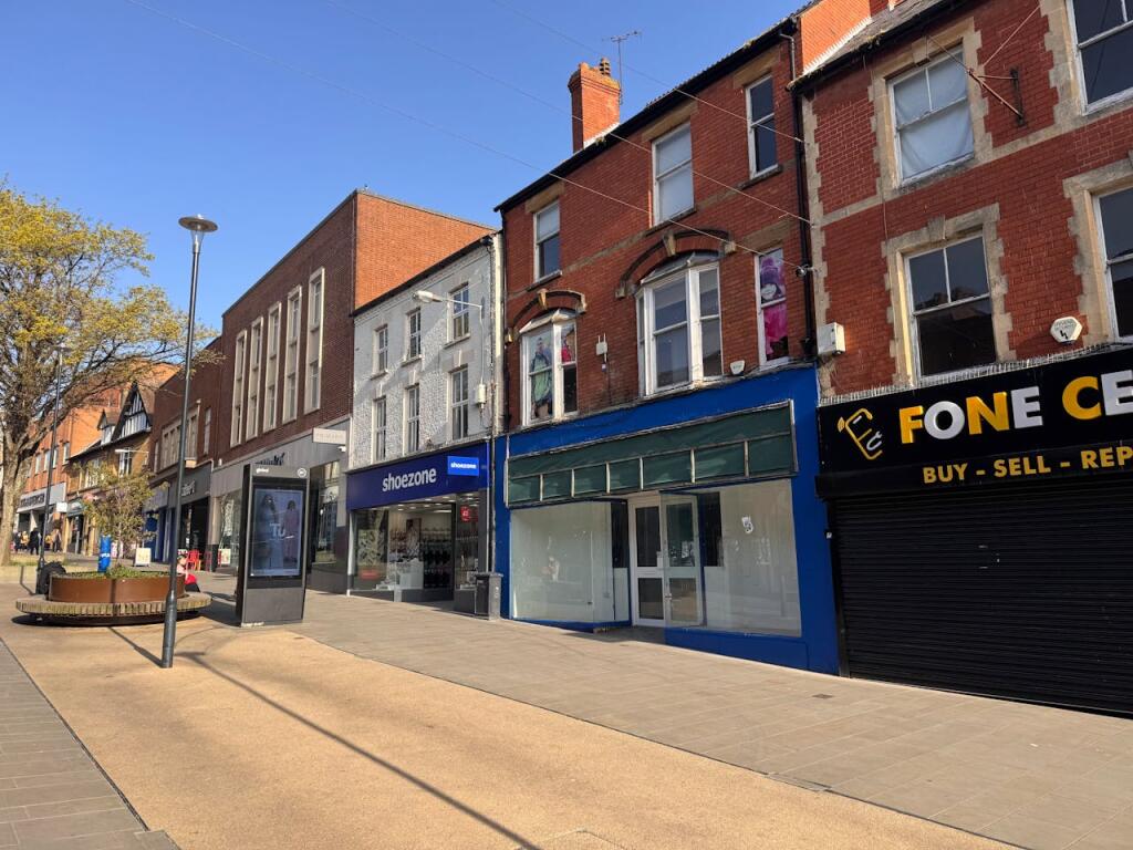 Main image of property: 23 Middle Street, Yeovil, BA20 1LF