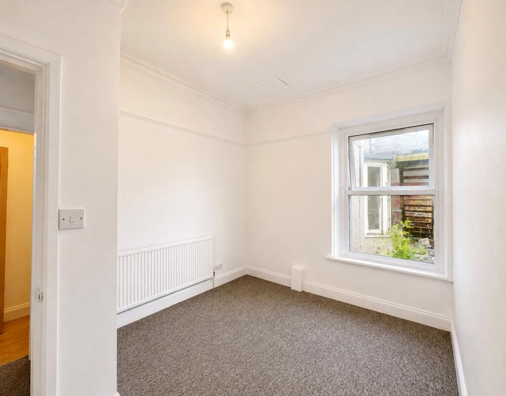 Apartment in Newport - View 4
