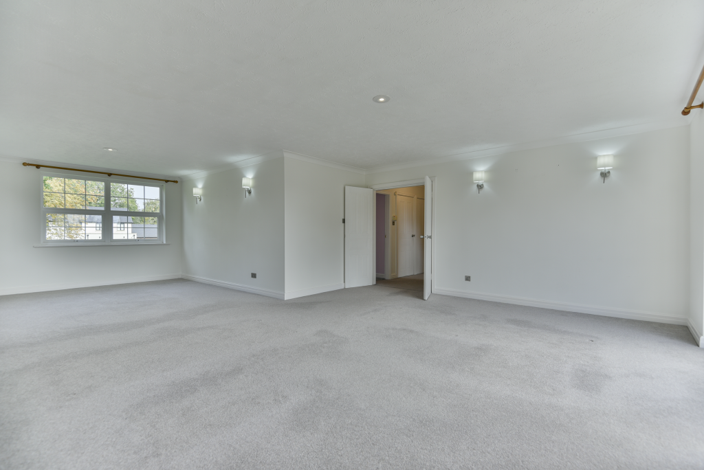 Apartment in Stockport - View 3
