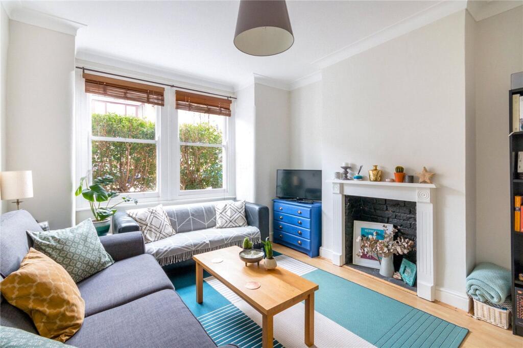 1-bed terraced on Totterdown Street, London, SW17, £450,000