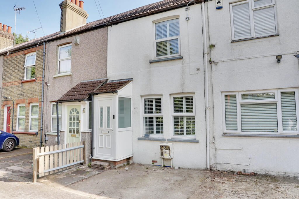 2-bed terraced on Meadow View, Orpington, £350,000