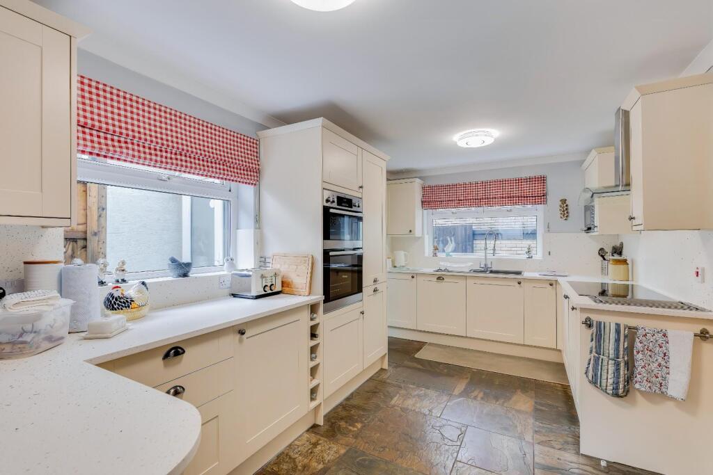 15 Hellas Drive, Barry, CF62 8AW photo 4