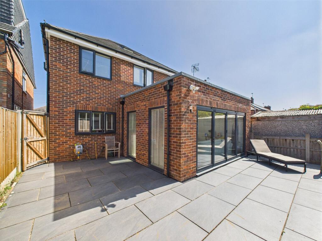 Hall Drive, Beeston, Nottingham, Nottinghamshire, NG9 photo 4