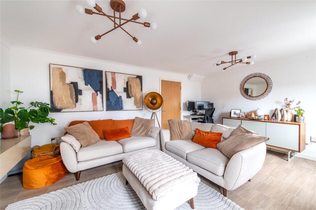 Eglington Drive, Wainscott, Rochester, Kent, ME3 photo 3