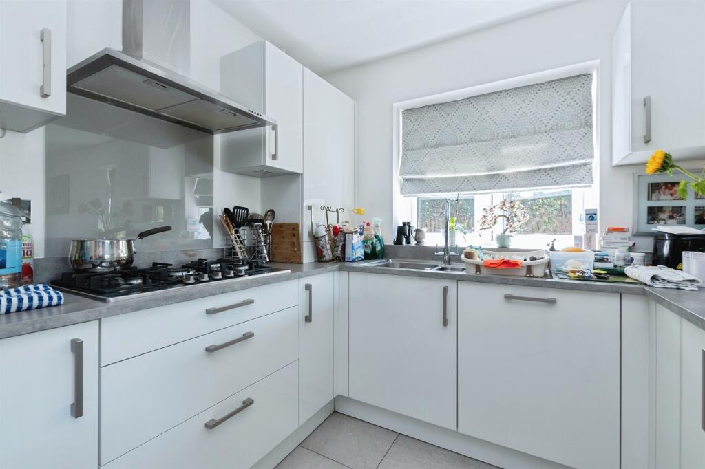 Golf Links Road, Ferndown photo 5