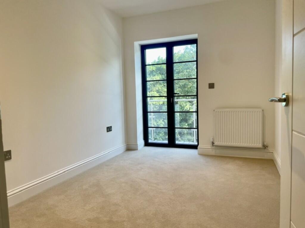 Apartment in Surbiton, Oakhill, Berrylands - View 5