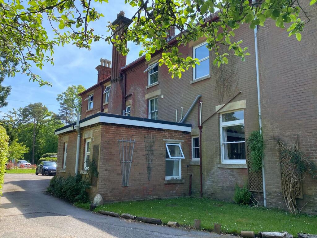 Main image of property: Botley Road, Curdridge, SO32