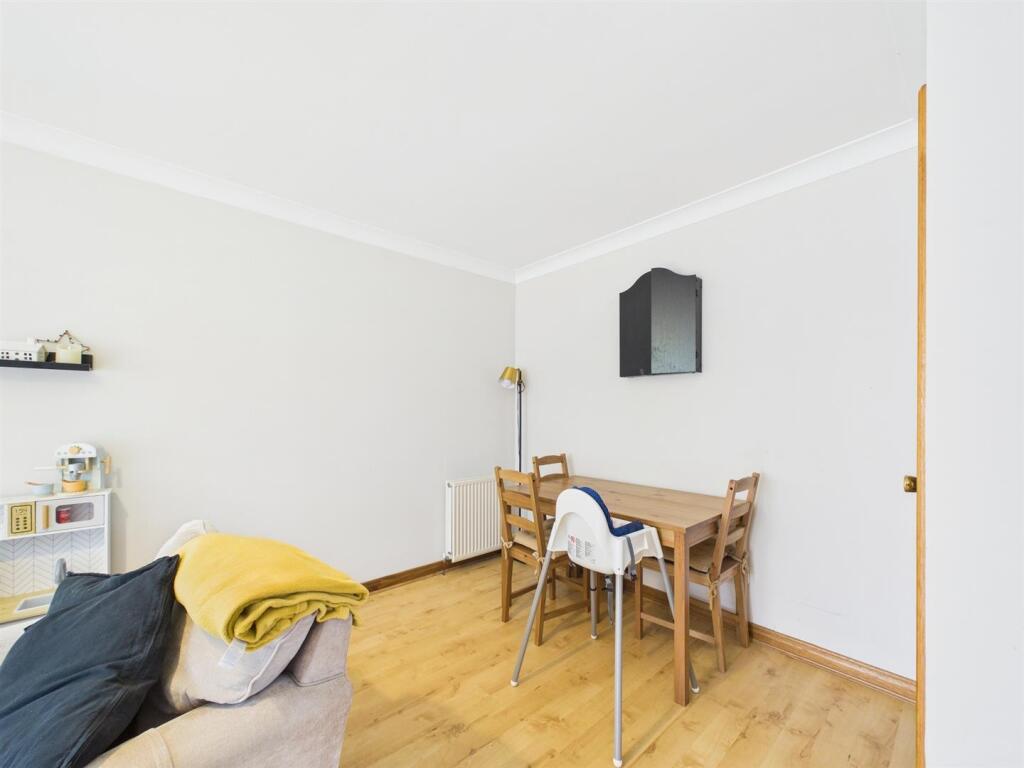 43 Robertson Road, Perth, PH1 1SN - View 5
