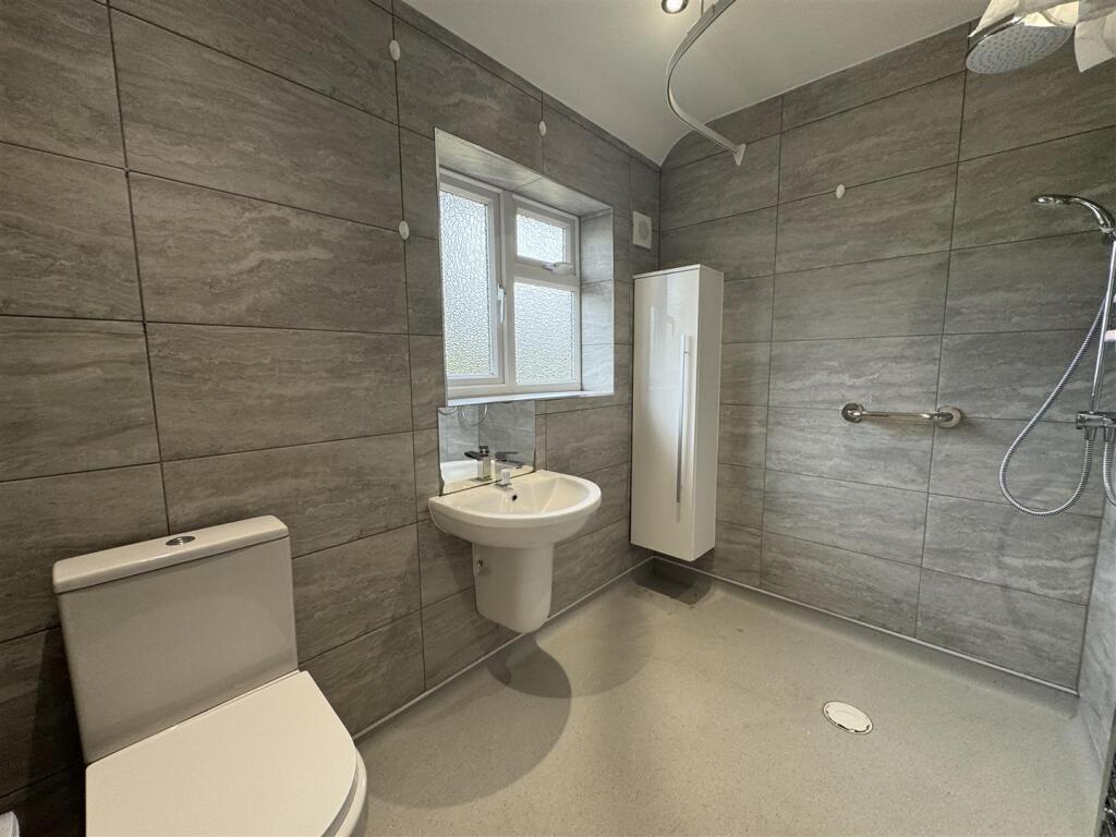 Apartment in Basildon, Essex - View 2