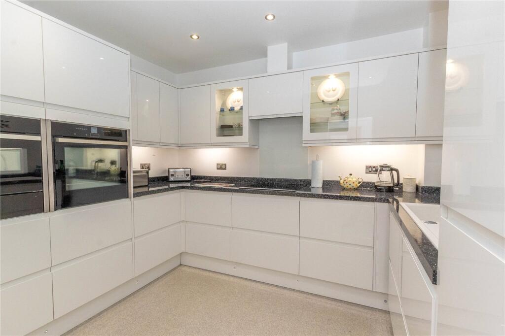 Main image of property: Carlton Mansions South, Beach Road, Weston-super-Mare, Somerset, BS23