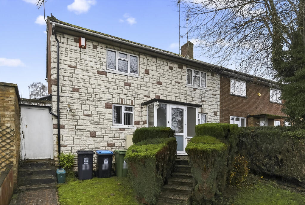 Main image of property: Park Field, St. Albans, AL3