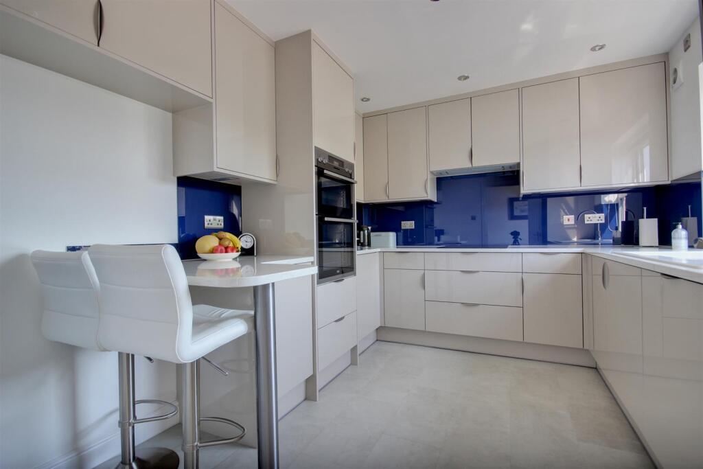 House in Hull - View 4