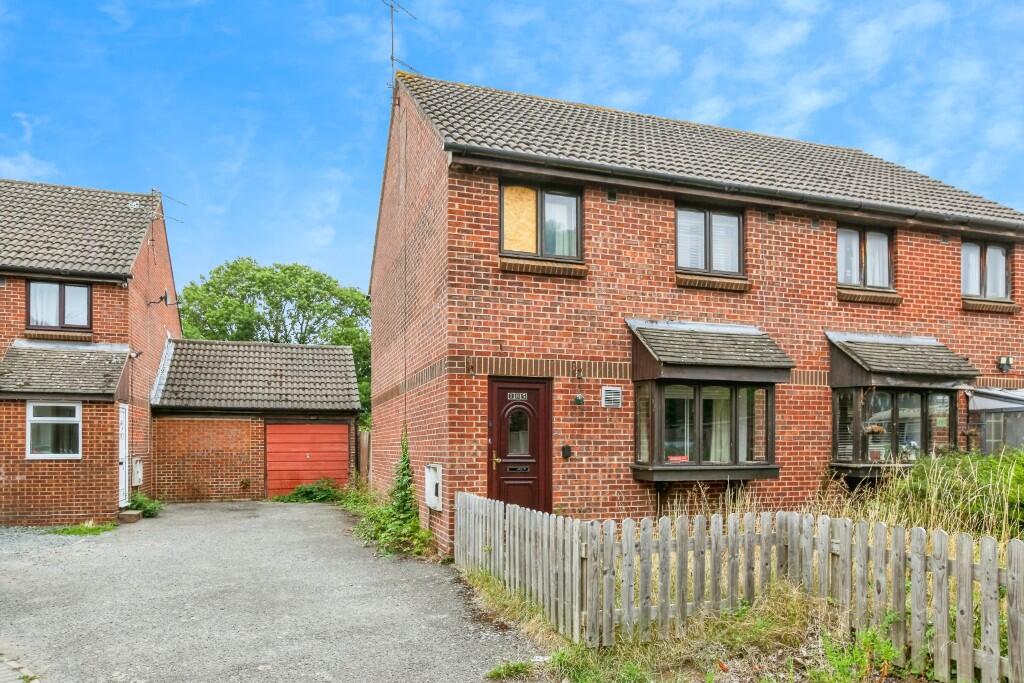 3-bed semi-detached on Vicarage Way, SL3, £300,000