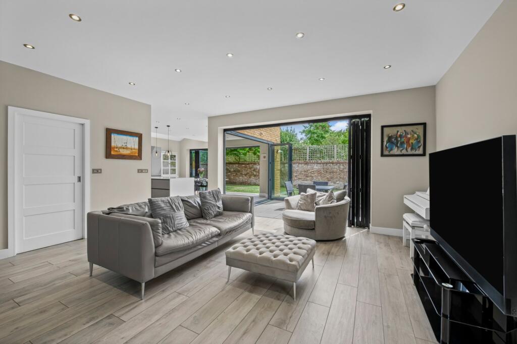 House in Twickenham - View 4