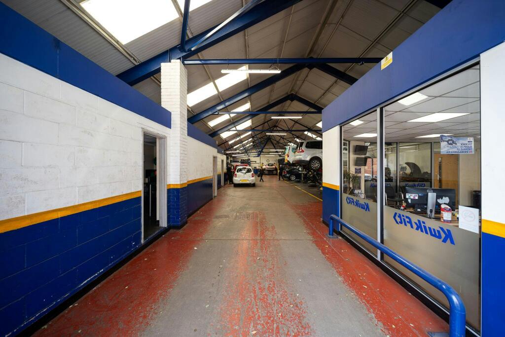 Kwik Fit Waterlooville Internal 17.jpg